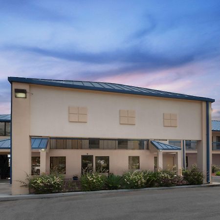 Super 8 By Wyndham Hattiesburg South Eksteriør bilde